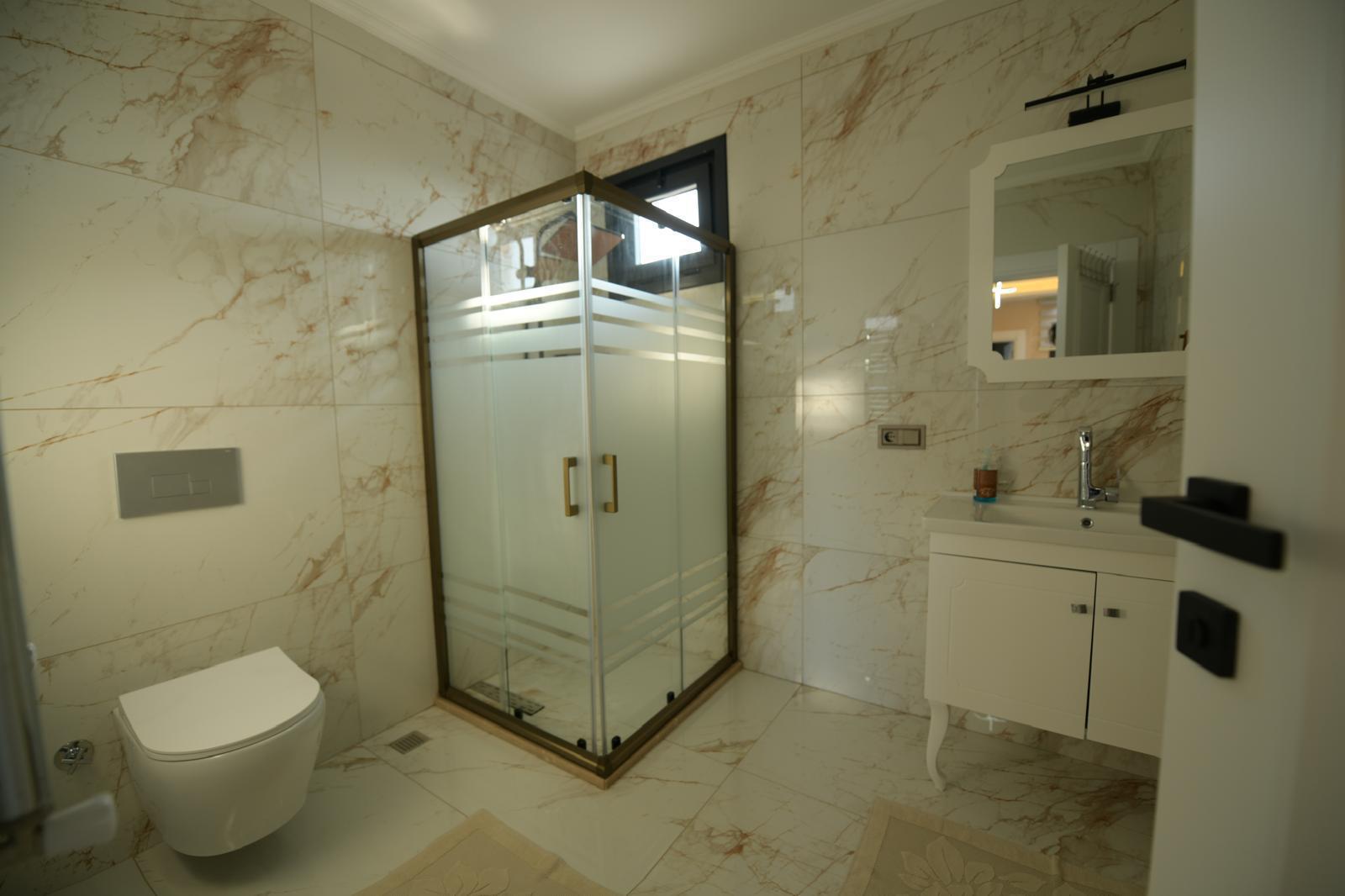 ARAKLI HÜRRİYET MAHALLESİNDE HAVUZLU LÜKS SATILIK VİLLALAR